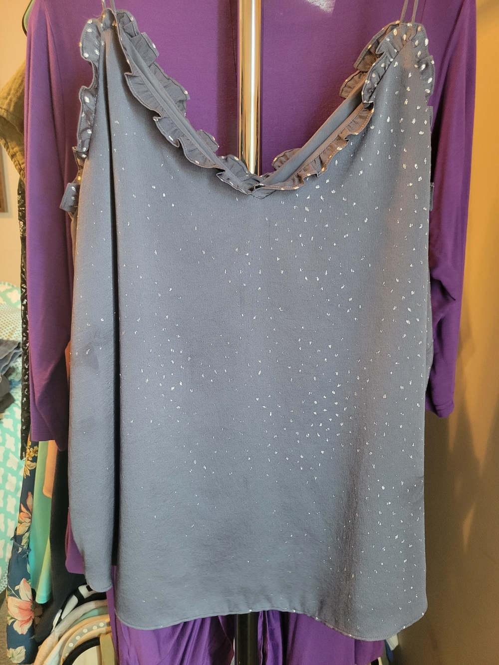 Scoop Neck Ruffle-Trim Tank Top in Gray